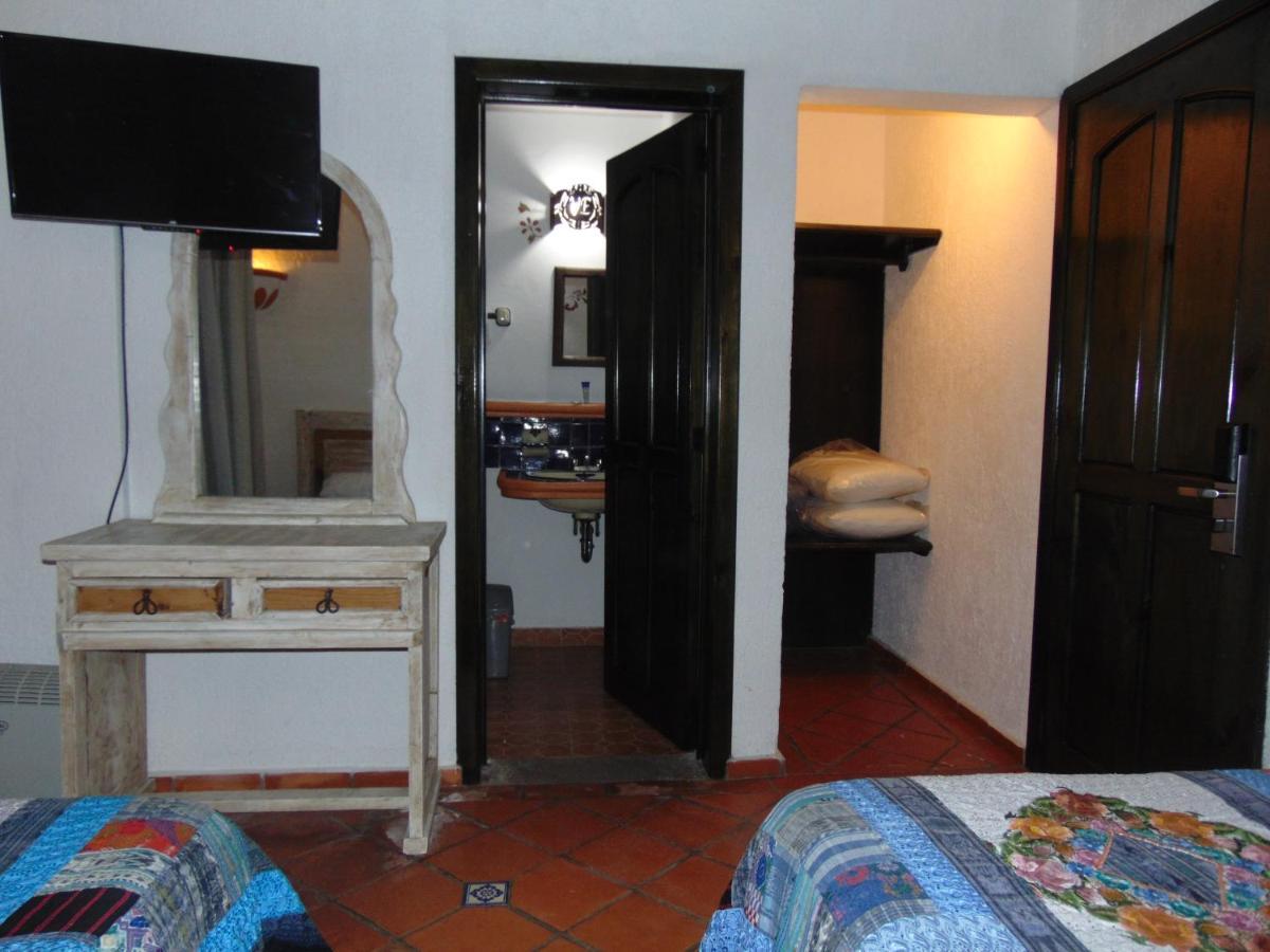 Отель La Casa De La Abuela Сан-Кристобаль-де-Ла-Касас Экстерьер фото